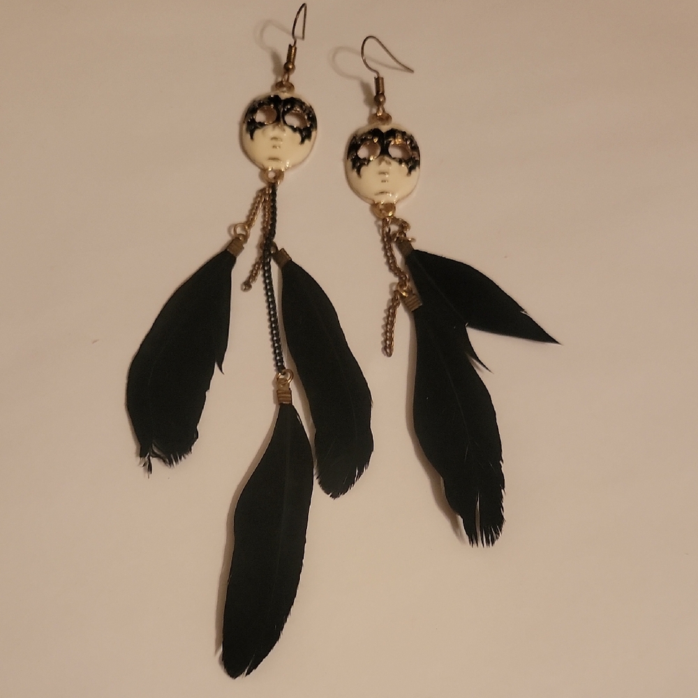 Chic Black Feather Dangle Earrings